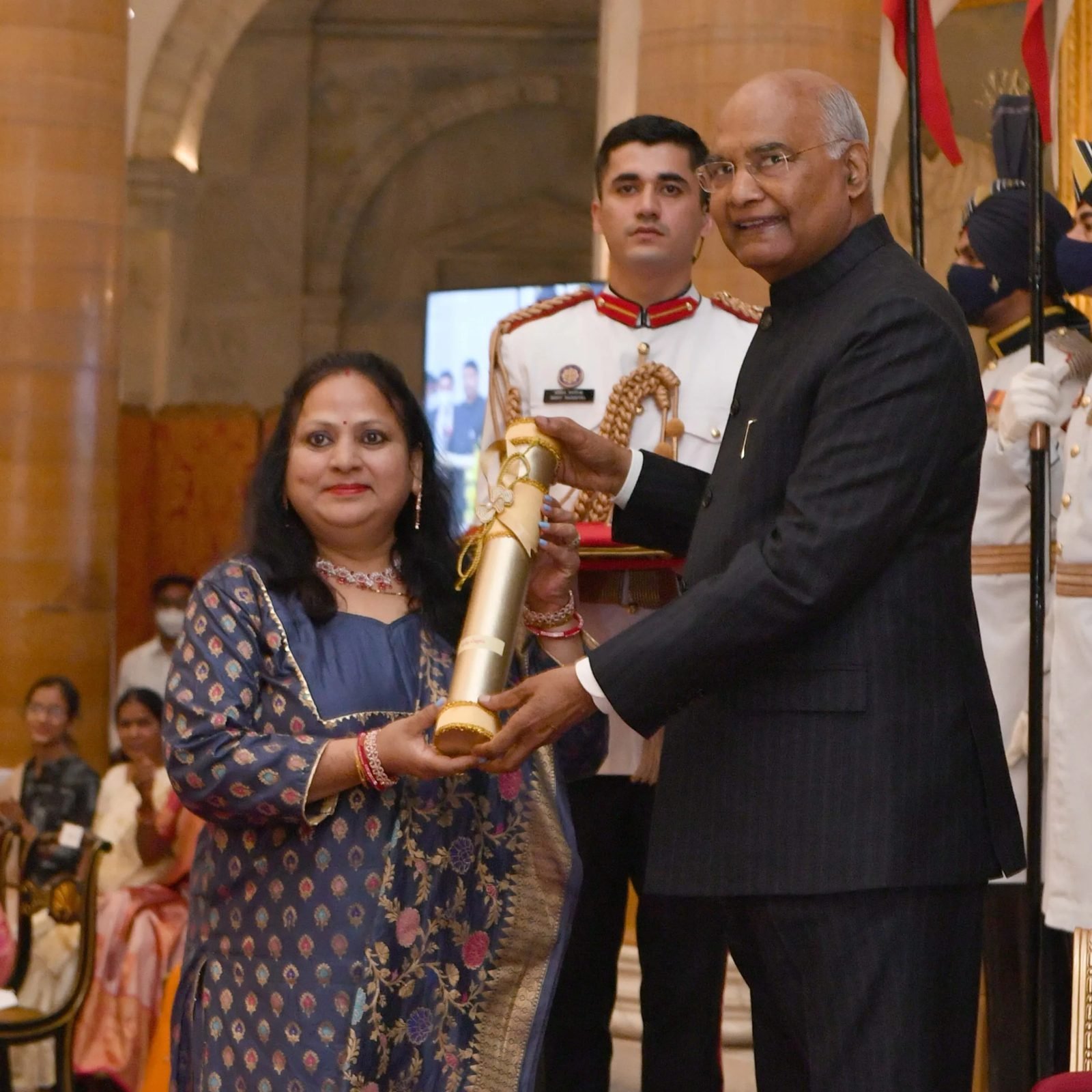Anita Gupta receiving the Nari Shakti Puraskar 2022 from President Ram Nath Kovind